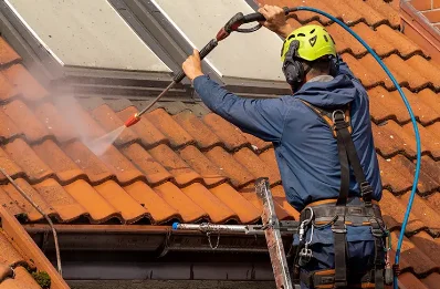 Démoussage et hydrofuge de toiture à Sahorre